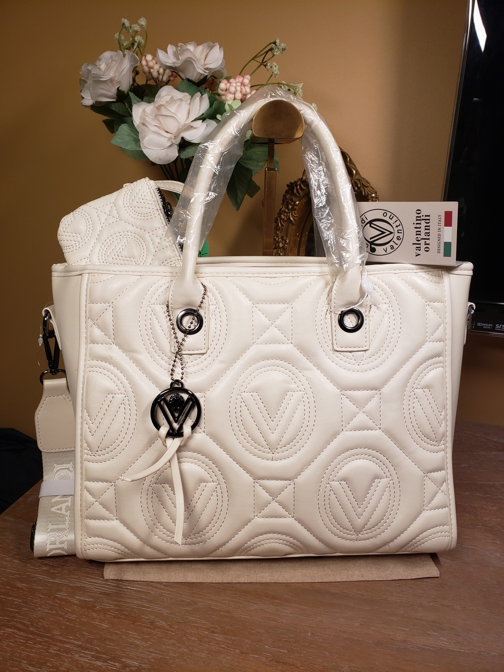 Valentino Orlandi Quilted Cream Tote w/ Pouch, Crossbody & Logo Charm NWT! $359 - Picture 13 of 14